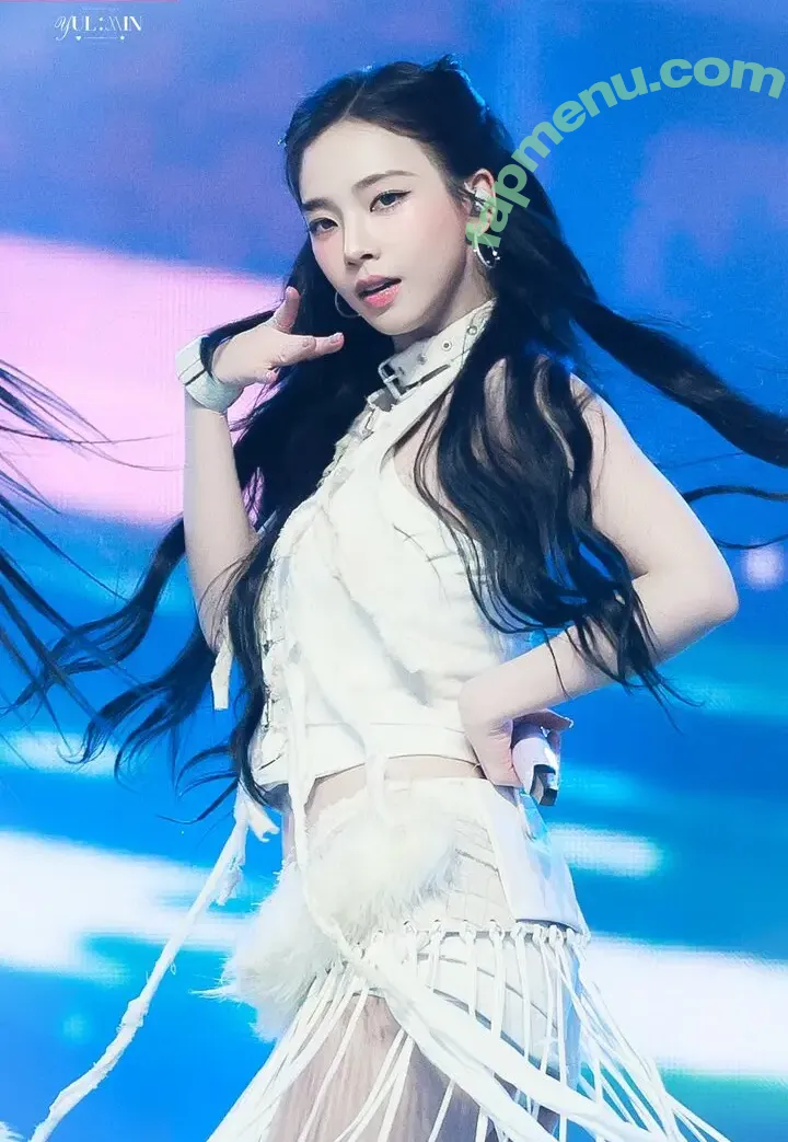 katarinabluu nude photo #4599 (Karina / aespa / karinamasfina)