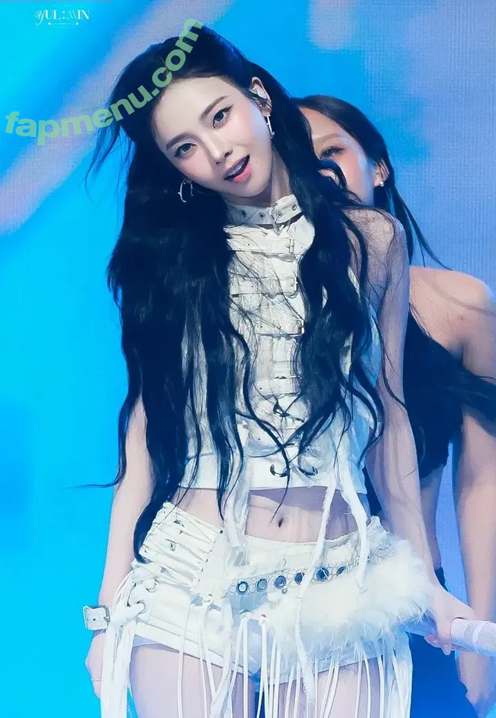 katarinabluu nude photo #4600 (Karina / aespa / karinamasfina)