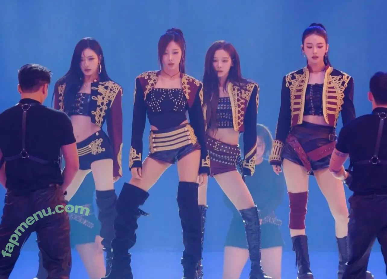 katarinabluu nude photo #4625 (Karina / aespa / karinamasfina)