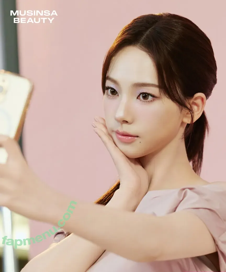 katarinabluu nude photo #4630 (Karina / aespa / karinamasfina)