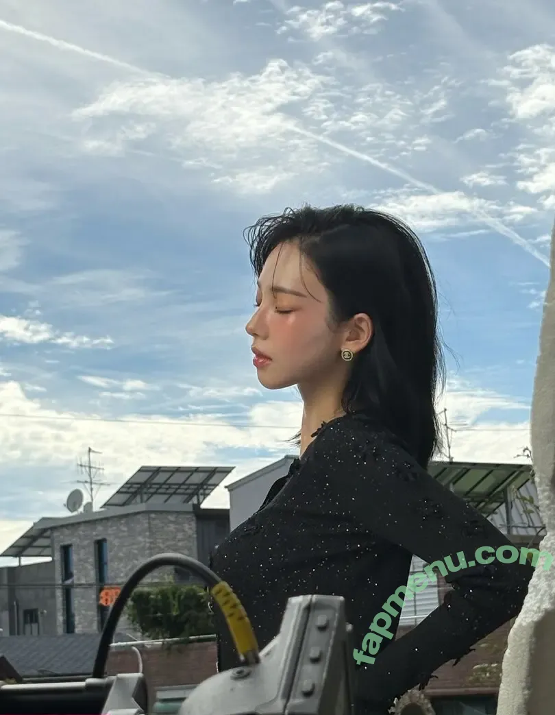 katarinabluu nude photo #4828 (Karina / aespa / karinamasfina)