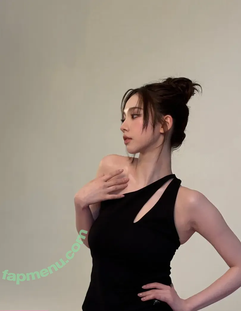 katarinabluu nude photo #4832 (Karina / aespa / karinamasfina)