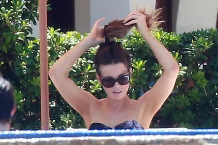 Kate Beckinsale / katebeckinsale nude photo #1193
