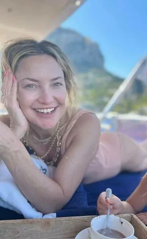 Kate Hudson / katehudson nude photo #0195