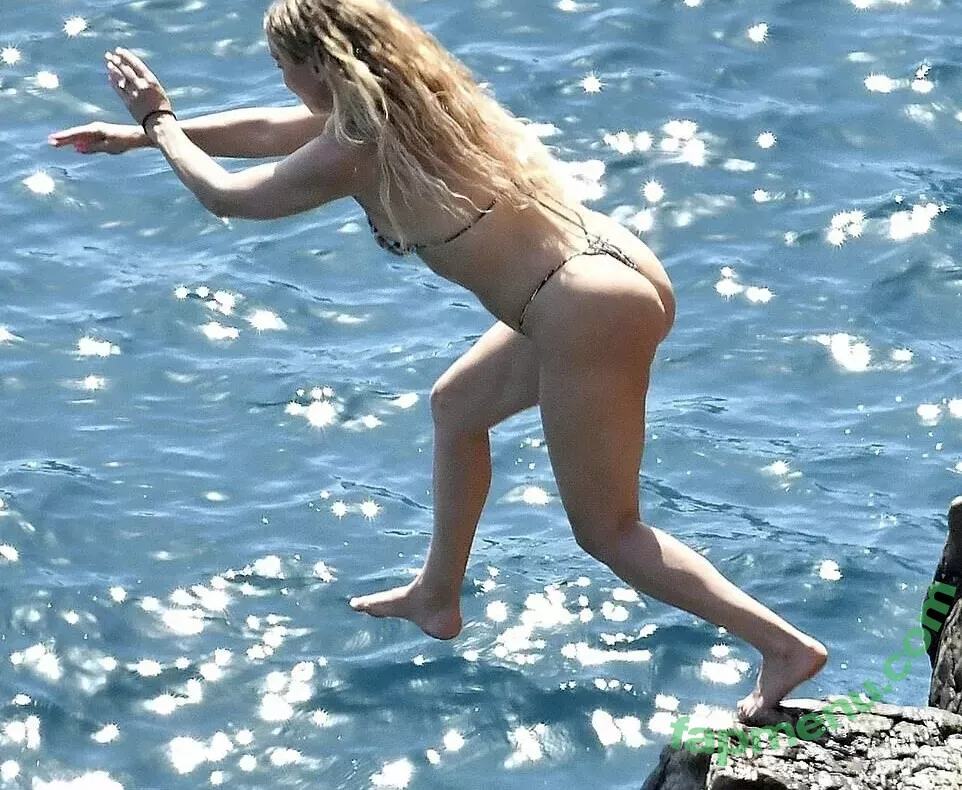 Kate Hudson nude photo #0210 (katehudson)