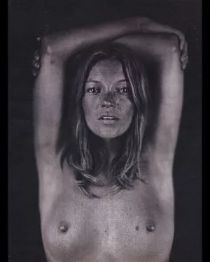 Kate Moss / kateamoss / katemoss / katemossagency nude photo #0035