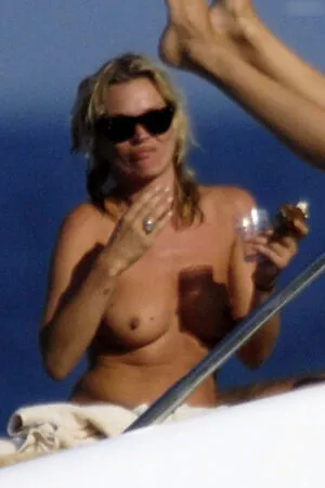 Kate Moss / kateamoss / katemoss / katemossagency nude photo #0340