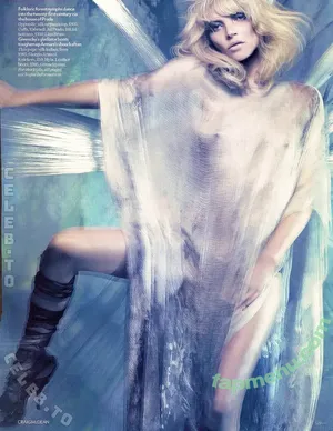 Kate Moss / kateamoss / katemossagency nude photo #0700