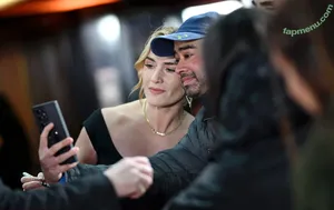 Kate Winslet / KateElizabethWinslet.us / kate.winslet.official / winsletlately nude photo #0458