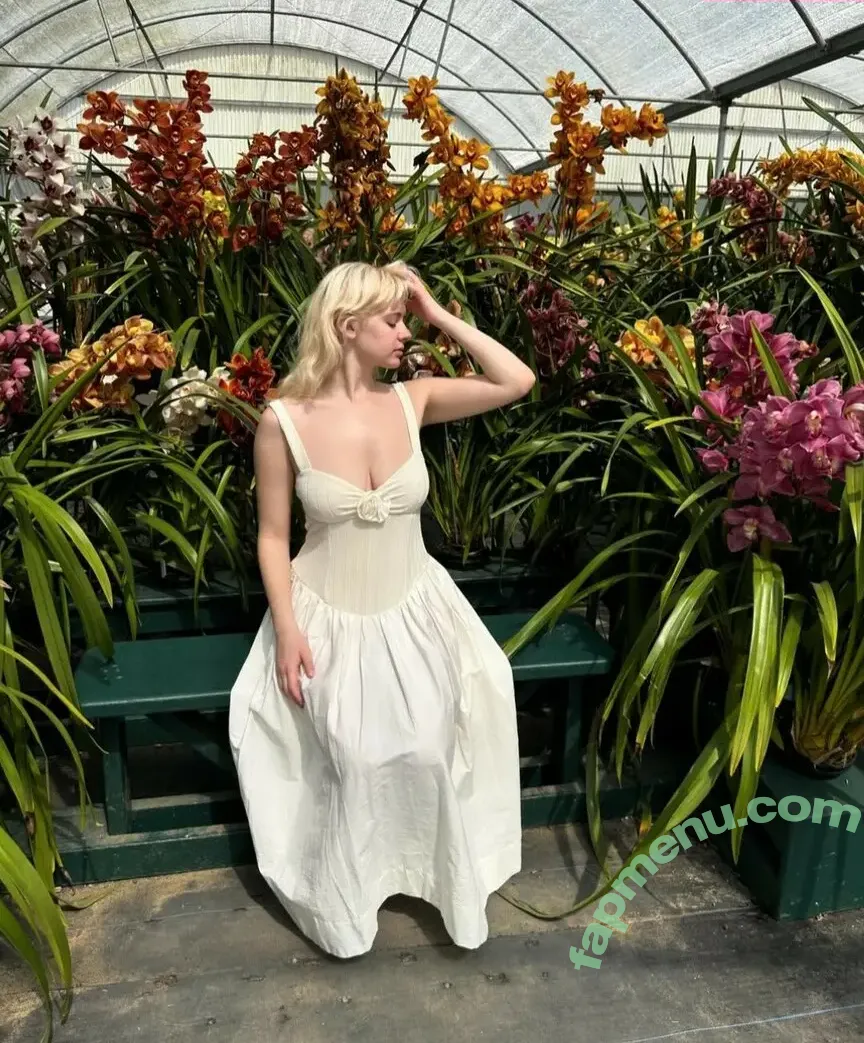 Kate Woodhall nude photo #0002 (katewoodhall_)