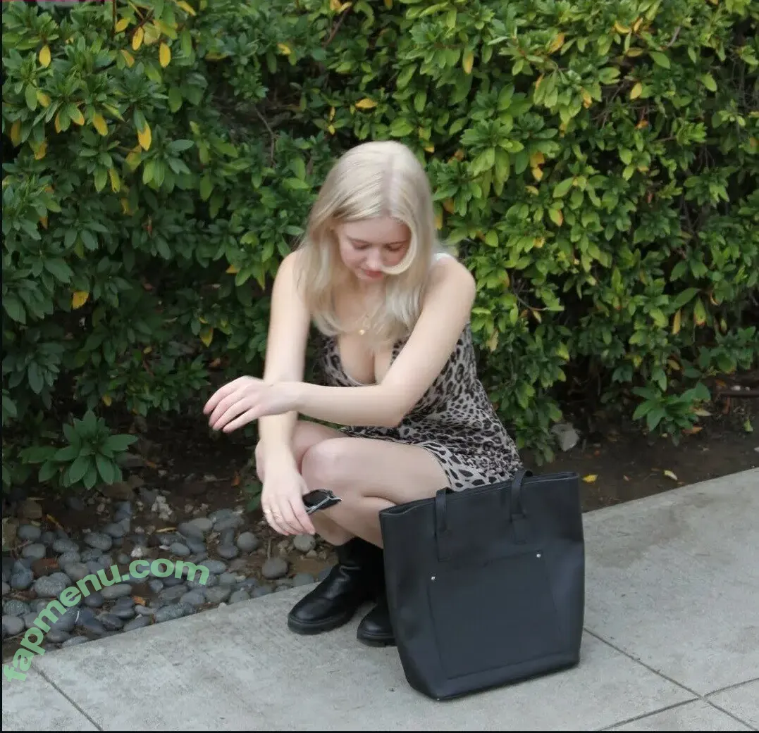 Kate Woodhall nude photo #0006 (katewoodhall_)