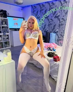 katehughes / katenorkeliunas nude photo #0027