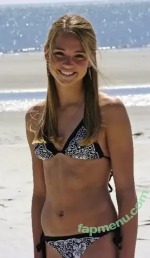 Katelyn Tarver / katelyntarver nude photo #0006