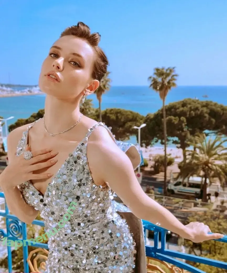 Katherine Langford nude photo #0157 (katherinelangford)