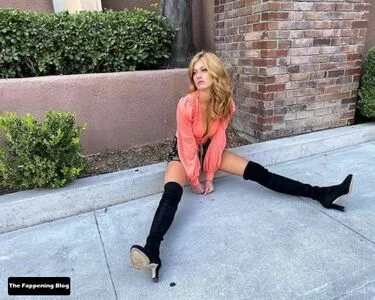 Katherine McNamara / kat.mcnamara nude photo #0451