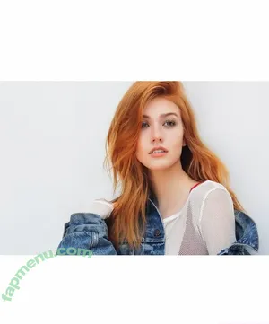 Katherine McNamara / kat.mcnamara nude photo #1056