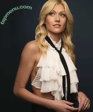 Katherine McNamara / kat.mcnamara nude photo #1073