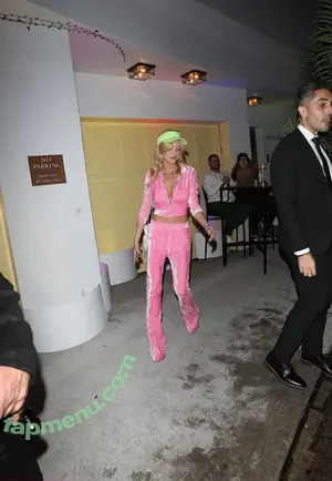 Katherine McNamara / kat.mcnamara nude photo #1085