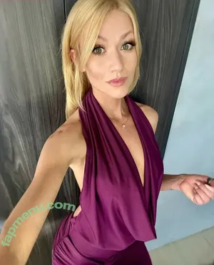 Katherine McNamara / kat.mcnamara nude photo #1086