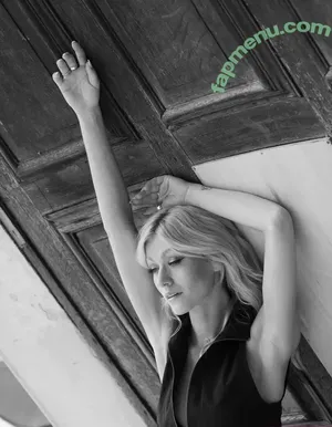 Katherine McNamara / kat.mcnamara nude photo #1109