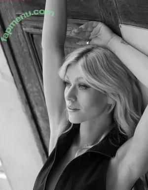 Katherine McNamara / kat.mcnamara nude photo #1110
