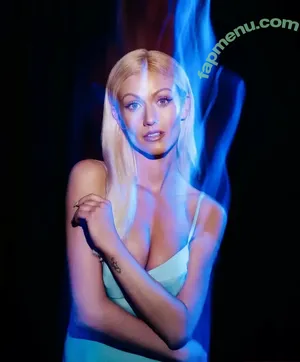 Katherine McNamara / kat.mcnamara nude photo #1114