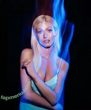 Katherine McNamara / kat.mcnamara nude photo #1115