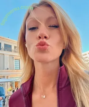 Katherine McNamara / kat.mcnamara nude photo #1119