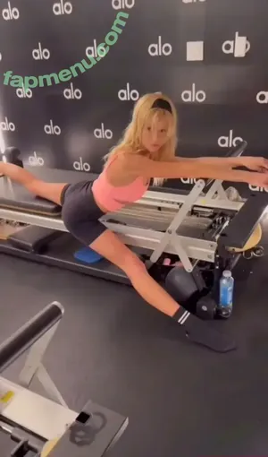 Katherine McNamara / kat.mcnamara nude photo #1131