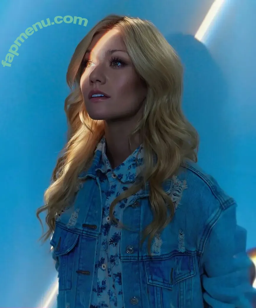 Katherine McNamara nude photo #1041 (kat.mcnamara)