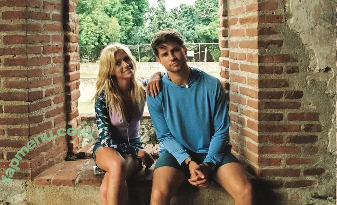 Katherine McNamara nude photo #1059 (kat.mcnamara)