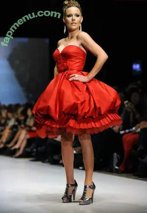 Kathleen Robertson / canadian girl / kathleenrobert7 nude photo #0073