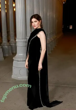 Kathryn Hahn / kathrynhahnofficial nude photo #0032