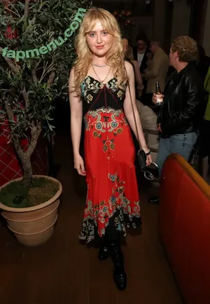 Kathryn Newton / kathrynnewton nude photo #0202