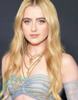 Kathryn Newton / kathrynnewton nude photo #0221