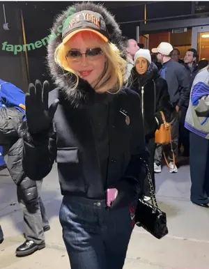 Kathryn Newton / kathrynnewton nude photo #0230