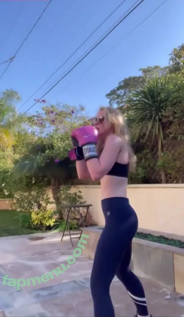 Kathryn Newton nude photo #0215 (kathrynnewton)