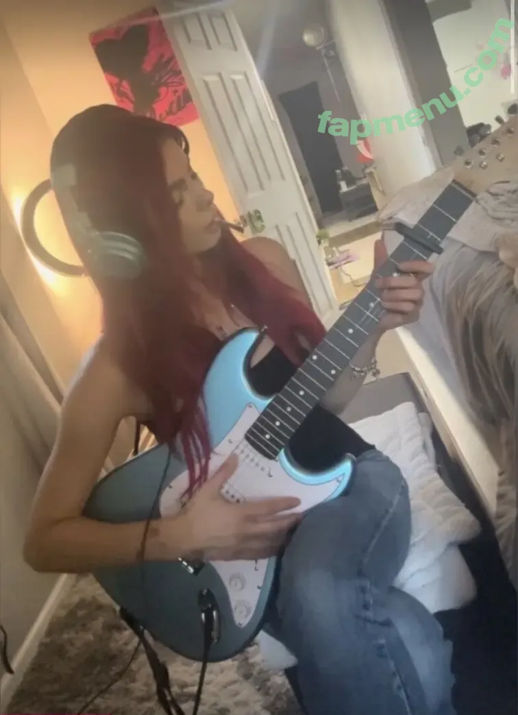 Katie Bell nude photo #0204 (KatieeeebeIII / katiebellofficial / katieeeeebell)