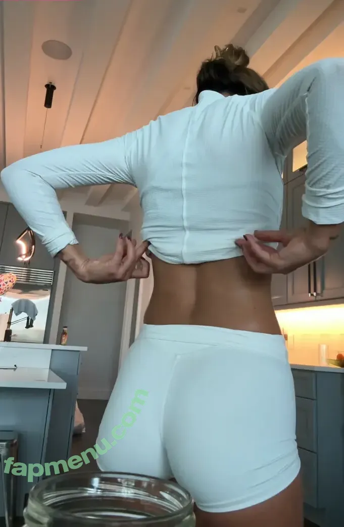 Katie Dillenbeck nude photo #0032 (katievsaliens)