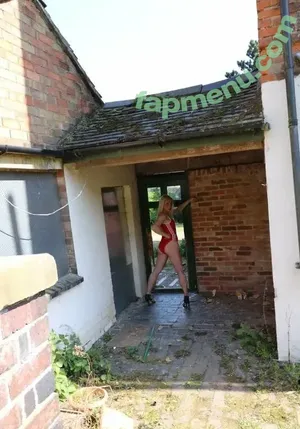 katie__fox / katie-fox / katiefoxts nude photo #0255