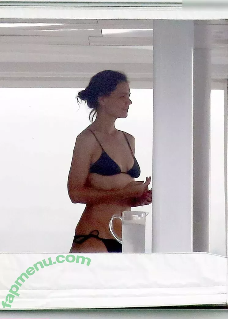 Katie Holmes nude photo #0358 (katieholmes / katieholmes212 / katieholmesfeetlove)