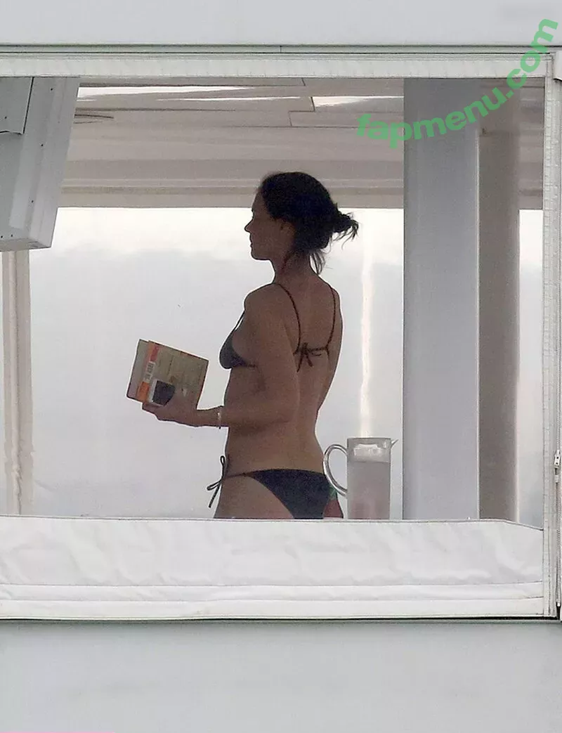 Katie Holmes nude photo #0361 (katieholmes / katieholmes212 / katieholmesfeetlove)