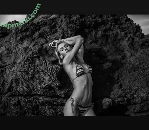 Katie Pentz / BunnyDailyNewz / bunnyofthesea nude photo #0006