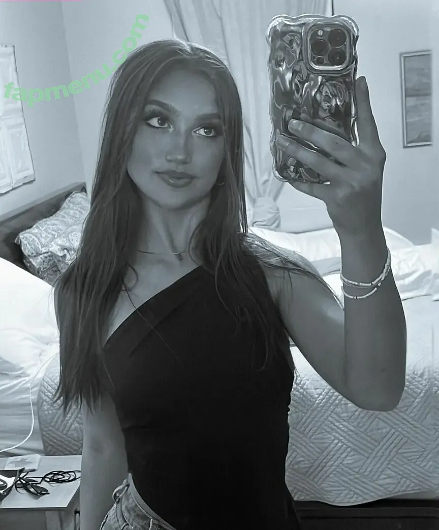 Katie Thompson nude photo #0025 (katieethompsonn1)