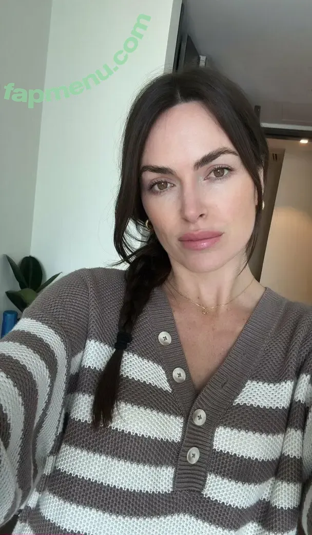 katieflood nude photo #0046 (katiefloody)