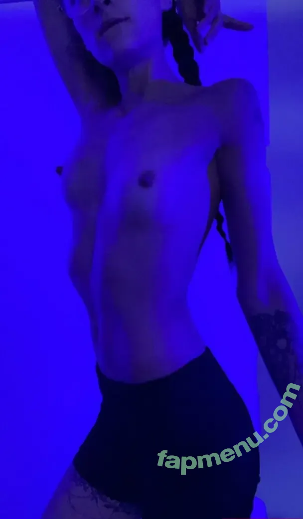 KatWoods nude photo #1037 (Katsstoned)