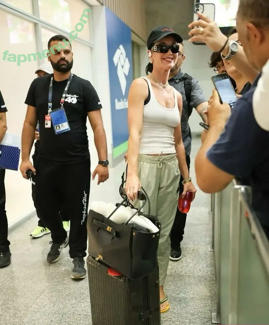 Katy Perry nude photo #2352 (katyperry)