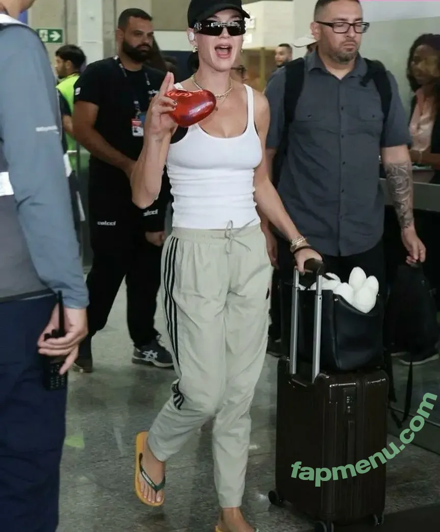 Katy Perry nude photo #2353 (katyperry)