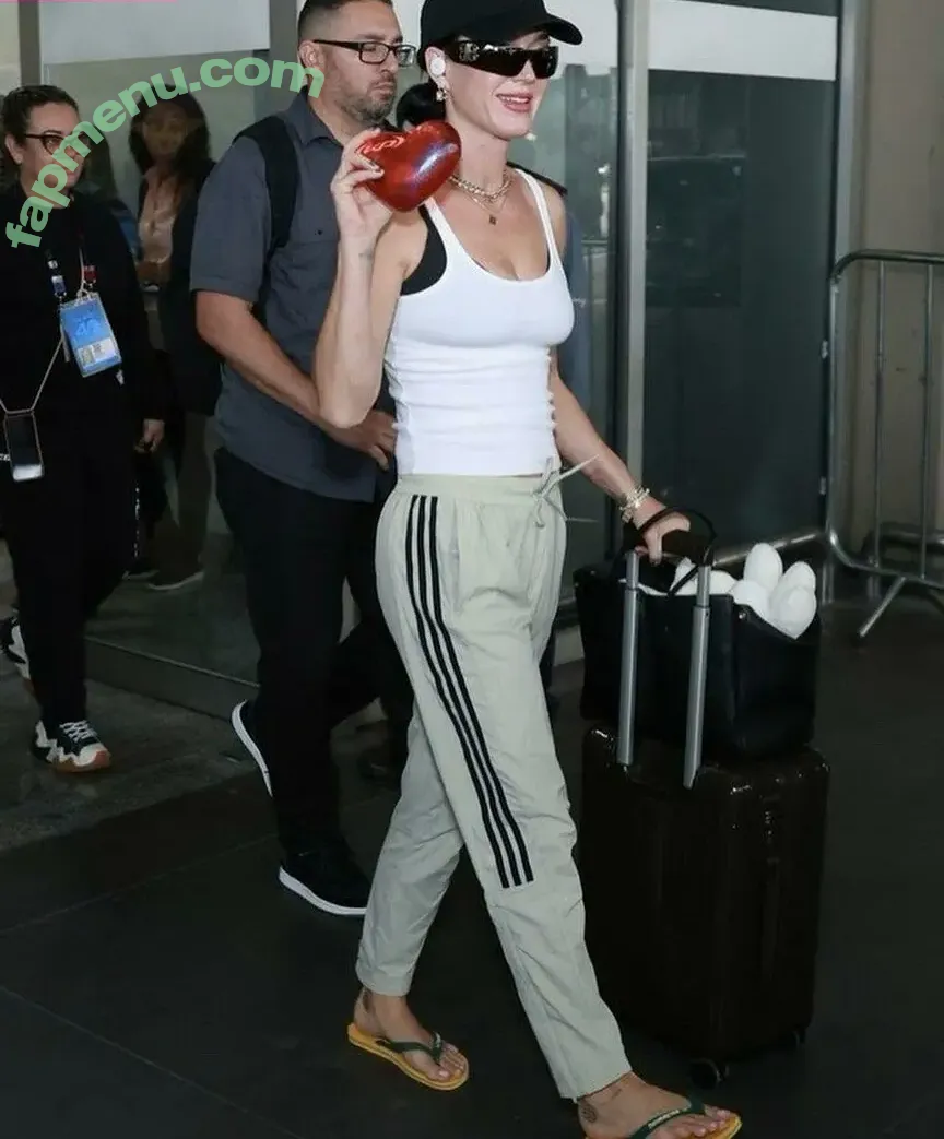 Katy Perry nude photo #2354 (katyperry)