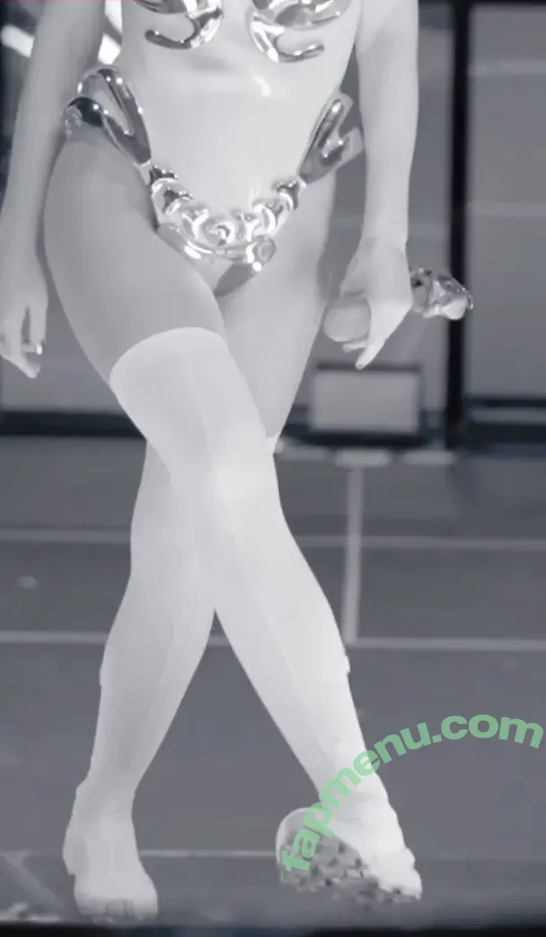 Katy Perry nude photo #2400 (katyperry)